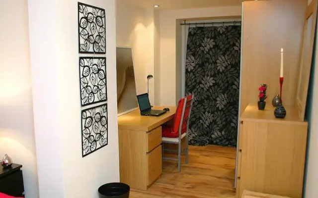 Holland Road Apartment