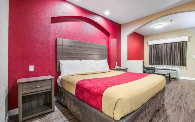 Econo Lodge And Suites