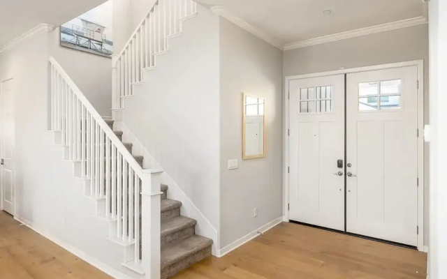 Large 4 Bedroom Close To Beach