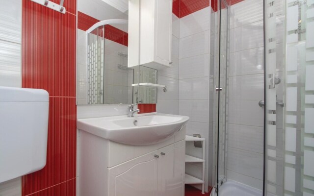 Beautiful Home in Trstenik With Wifi and 2 Bedrooms