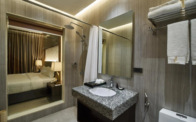 J7 Plaza Hotel