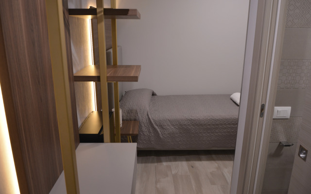 8 Room Hotel