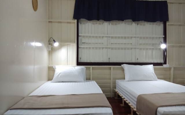 63 Hostel Lopburi