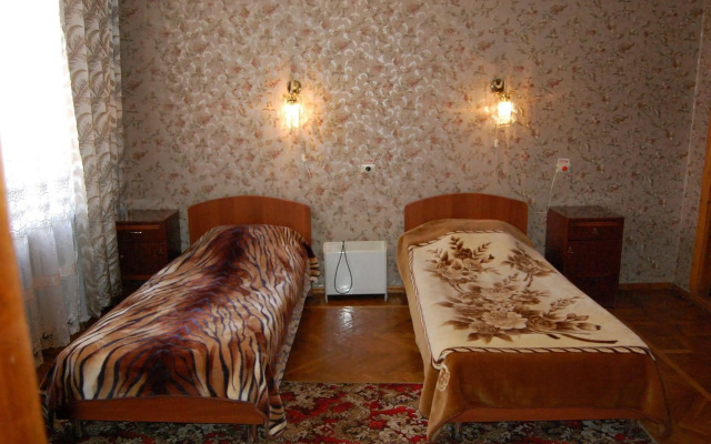Zhovtneviy Hotel