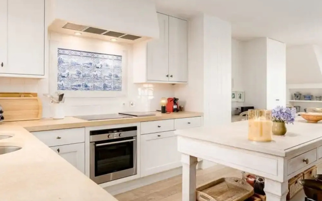 Stunning Penthouse With Free Parking and sea View