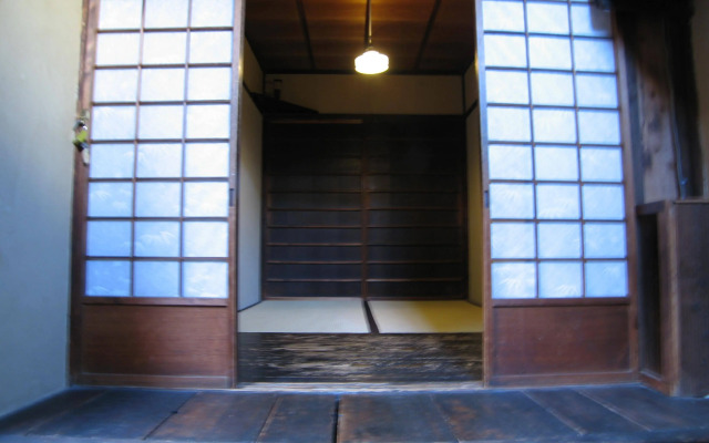 Small World Guest House - Hostel