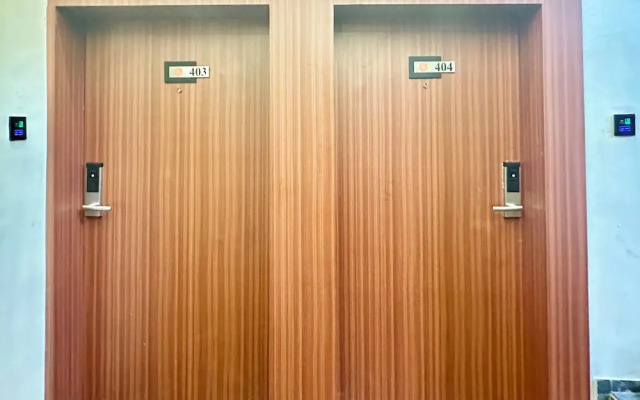 StayBird - Azure Suites Business Hotel