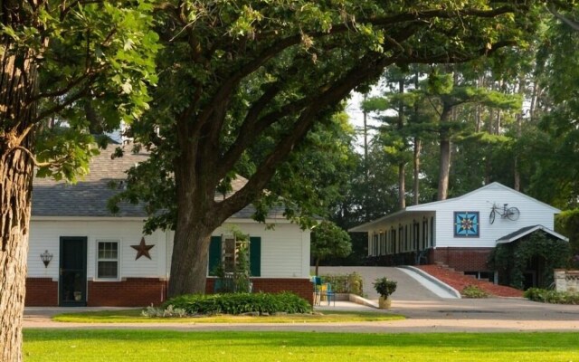 Oak Park Inn and Historic Hopkins House