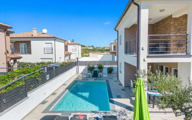 Gusto Comfortable Holiday Residence