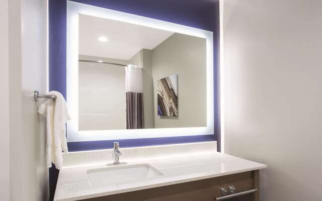 La Quinta Inn & Suites by Wyndham Buffalo Amherst