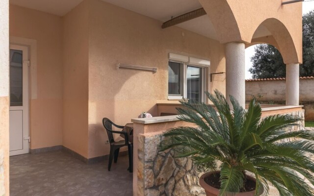 Nice Home in Liznjan With Wifi and 1 Bedrooms