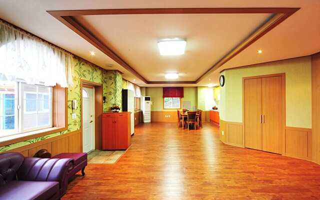 Ganghwa Haeneomi Pension