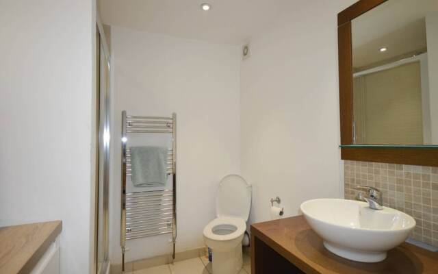 Bright & Homely 2 Bed House In Bedminster