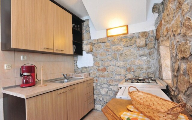 Beautiful Home in Brist With 2 Bedrooms and Wifi