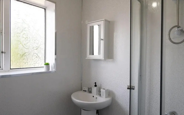 2-bedroom- Stoke-on-trent-sleeps 5-petsok