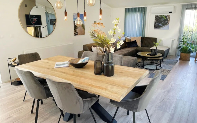 Beautiful Holiday Home With A/c, in a Holiday Park