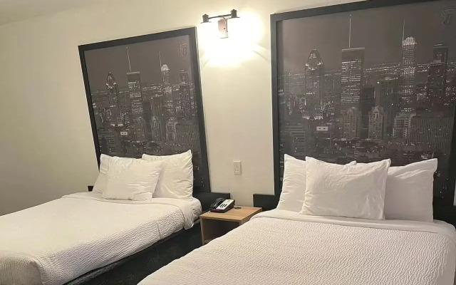 Super 8 by Wyndham Montreal