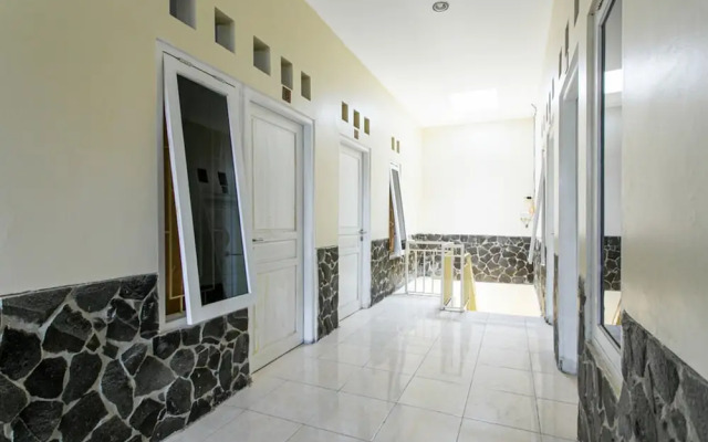 Kost Griya Hotasi by Reddoorz
