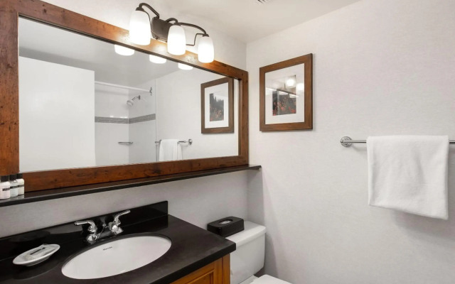 Tantalus Resort Lodge