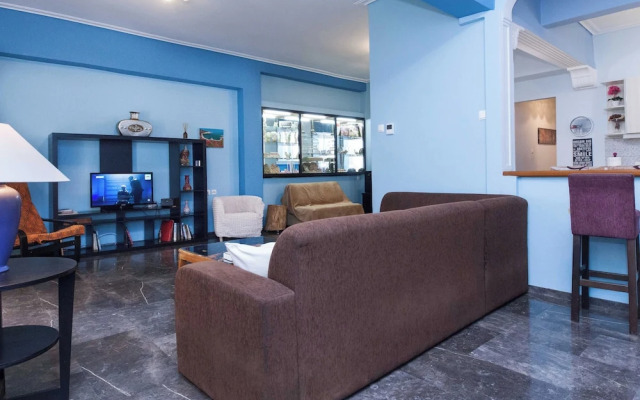 Classic Koukaki Living 2 Bd with Balcony