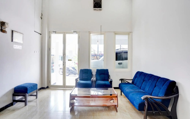 OYO Life 2083 Tambakbening Residence