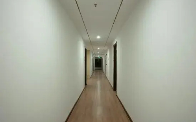 Qionghai Yefeng Business Hotel (Yinhai Road Wanquanhe Branch)