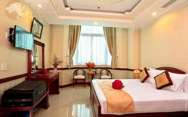 Van Phat Riverside Hotel