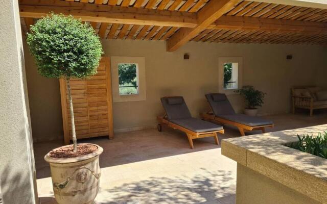 Le Cabanon de Nans. Gîte de charme en Provence.