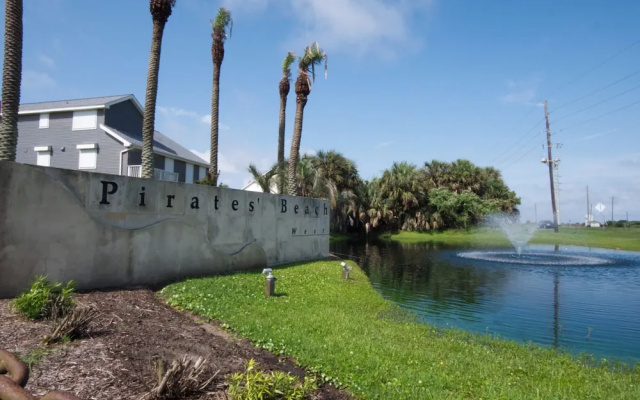 Beachside Tiki Hut by Ryson Vacation Rentals