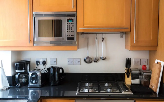 Modern 2 bed flat in historic building