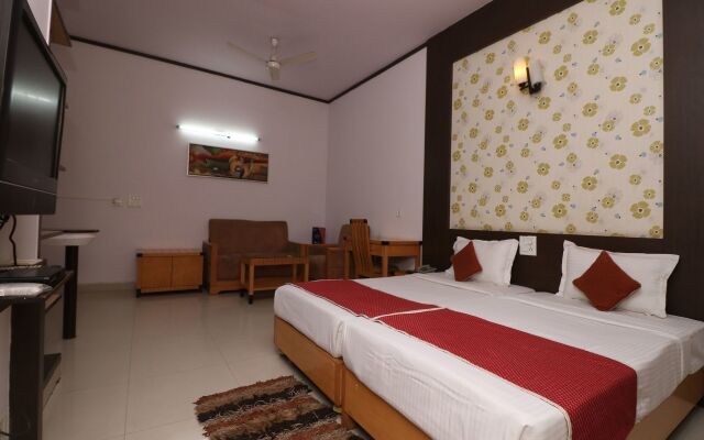 OYO Premium Golf Course Road