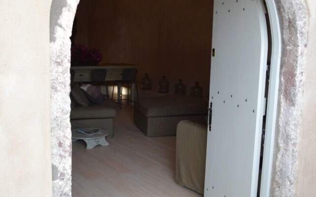 Pyrgos Old winery villa