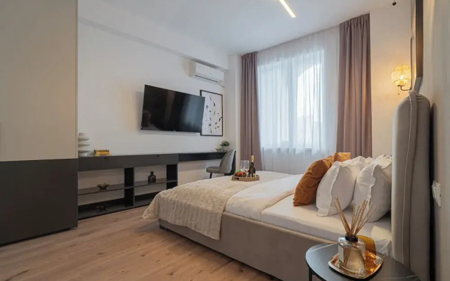 Loggia & Luxe 5BR Penthouse in Universitatii Area