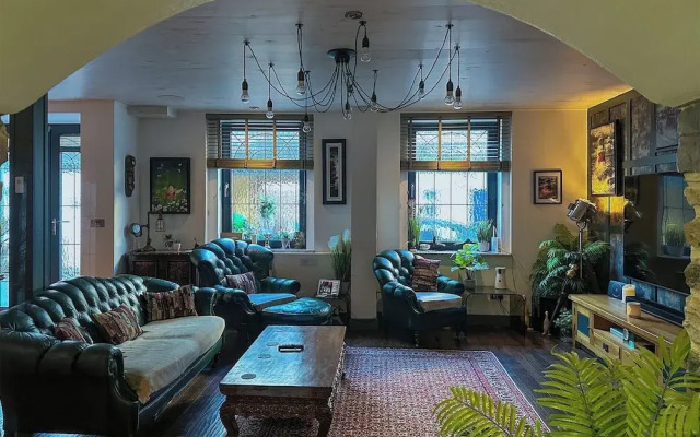 Barbican - Historic - Pets Ok - Parking - 5 Guests