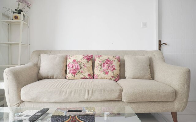 Restful And Modern 3Br At Daan Mogot City Apartment