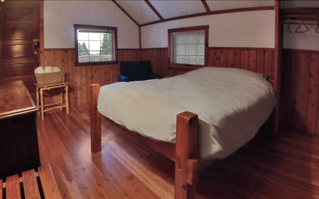 Beaverfoot Lodge & Resort