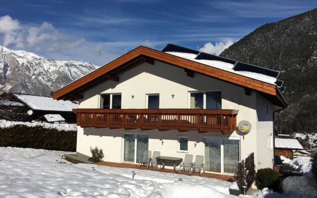 Chalet Bernegg (Komfort-Ferienwohnung im Tiroler Ötztal)