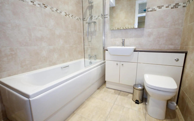 Llys y Dderwen - Oak Court