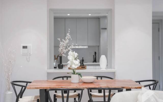 Luxurious Apartment With Iconic Burj View