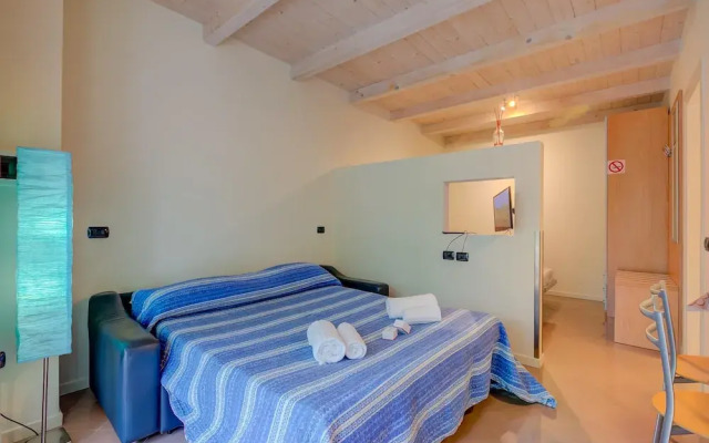 Blue Apartment Desenzano With Wifi