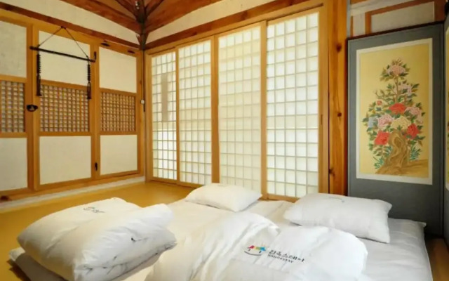 Gallery Jin Hanok Guesthouse