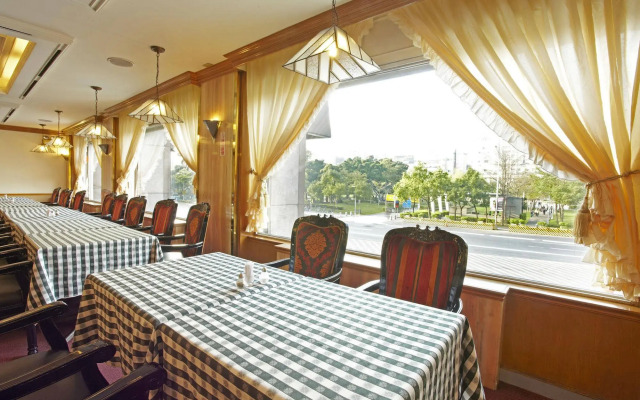 Emperor Hotel