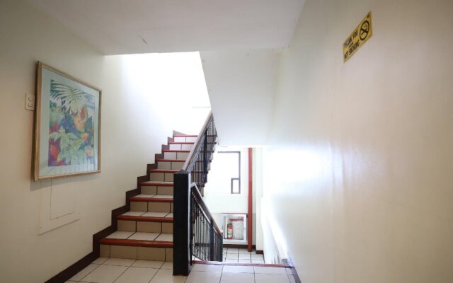 OYO 210 Apple Tree Suites