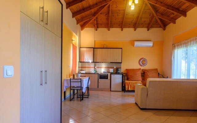 Kyparissia Garden Retreat - Premium Family Suite