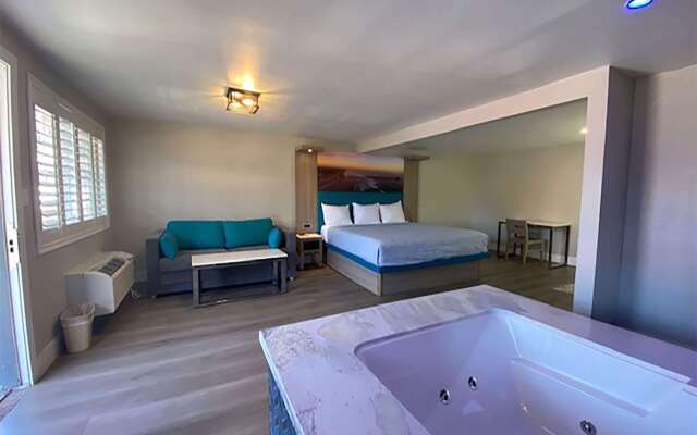 Super 8 by Wyndham Oceanside Downtown