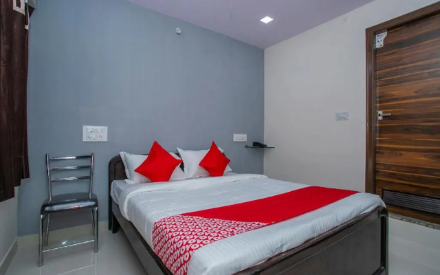 Hotel Golden Arch By OYO Rooms