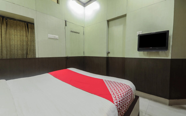 OYO 18369 Hotel Golden Peak