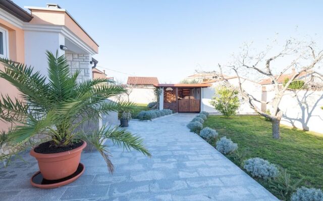 Olive & Lavender villa with pool