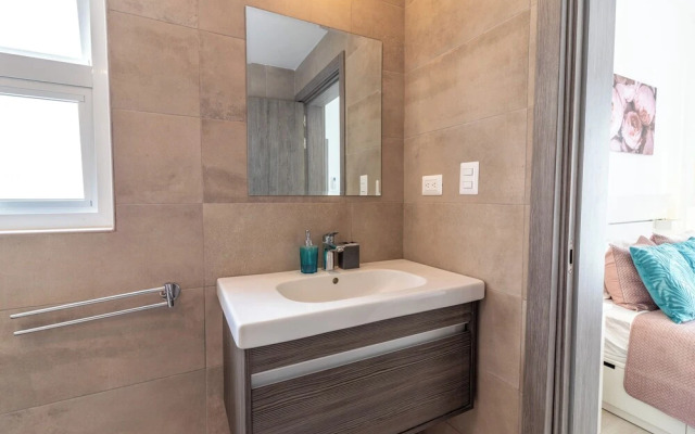 Modern 2BR Apartment - Paseo del Mar