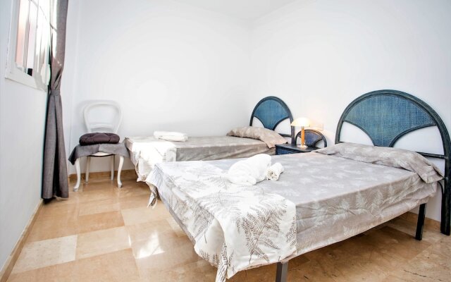 3 bed apartment close to beach BB43